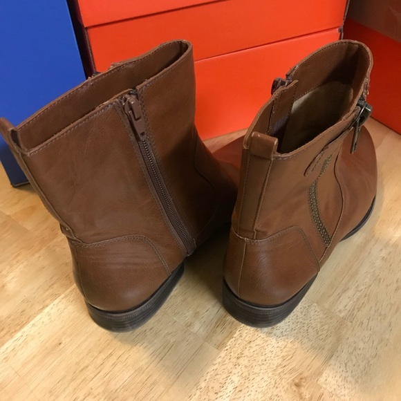 naturalizer boots brown